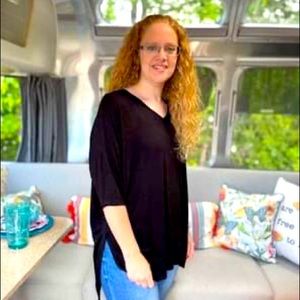 Boutique Black Low Slit V-Neck Tee-3x